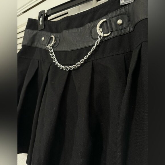Y2K Royal Bones By Daang Pleated Mini Skirt with silver chain detailing - L - Picture 2 of 4